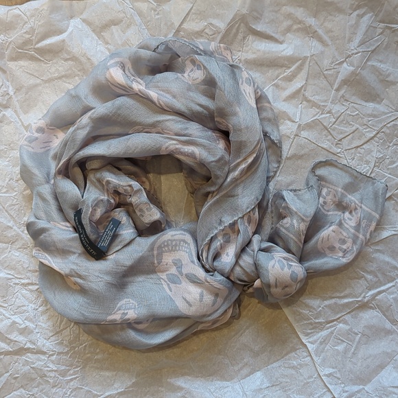 Alexander McQueen Accessories - 🩶 Alexander McQueen Silk Scarf